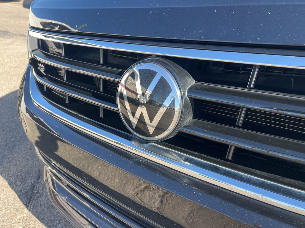 Used 2023 Volkswagen Tiguan SE R-Line image 11