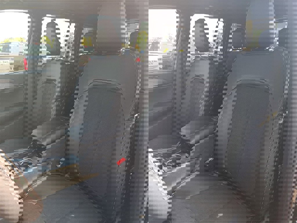 New 2025 Jeep Grand Cherokee Altitude image 15