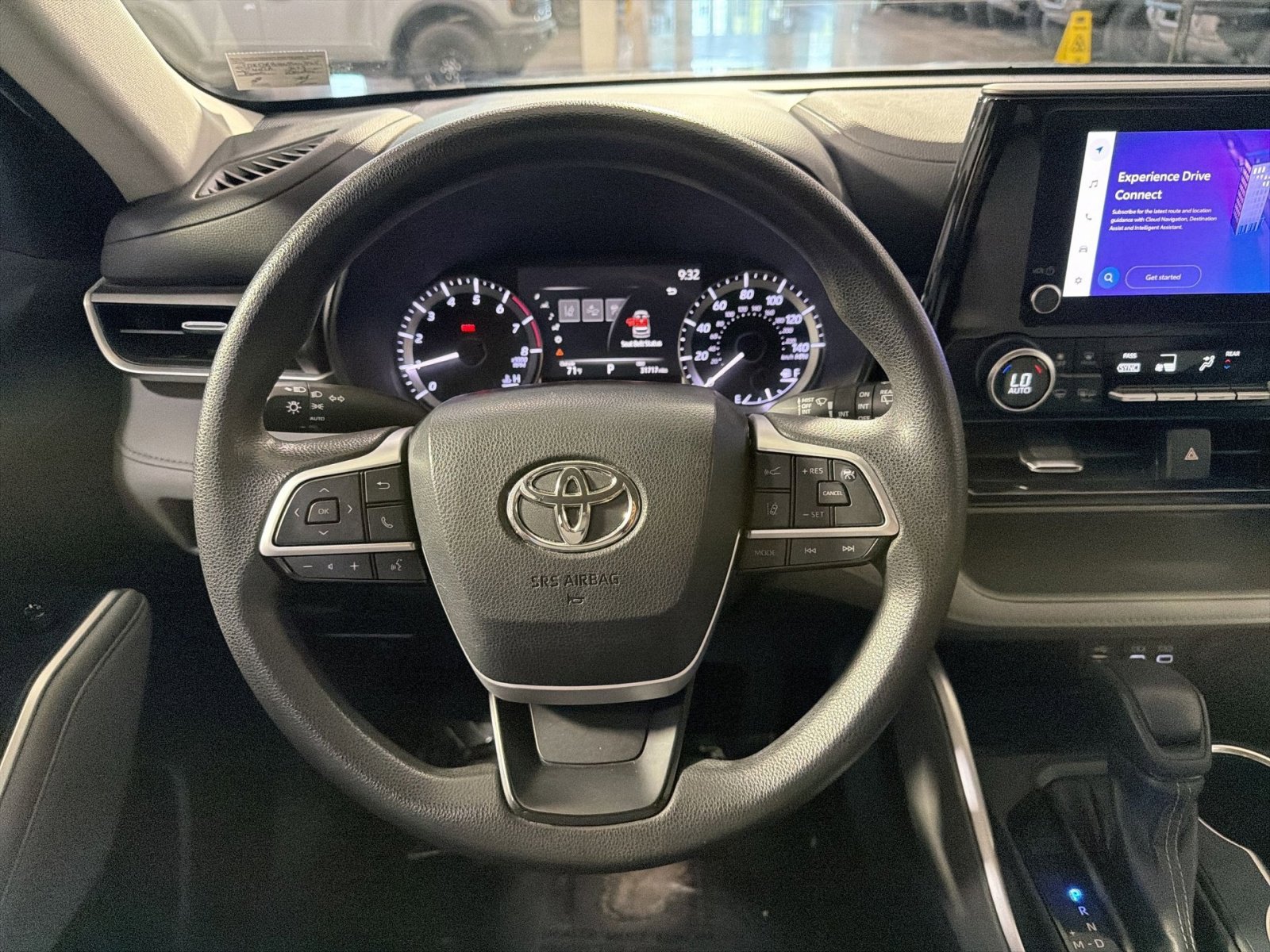 Used 2023 Toyota Highlander L AWD/4WD image 40