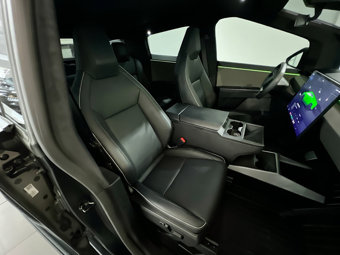 Used 2025 Tesla Cybertruck AWD Crew Cab image 22