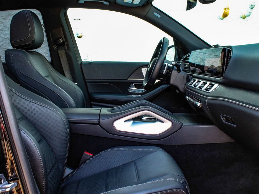 Used 2025 Mercedes-Benz GLE 450e 4MATIC w/ AMG Line Interior image 43
