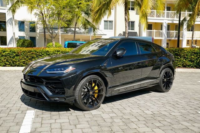 Used 2022 Lamborghini Urus image 2