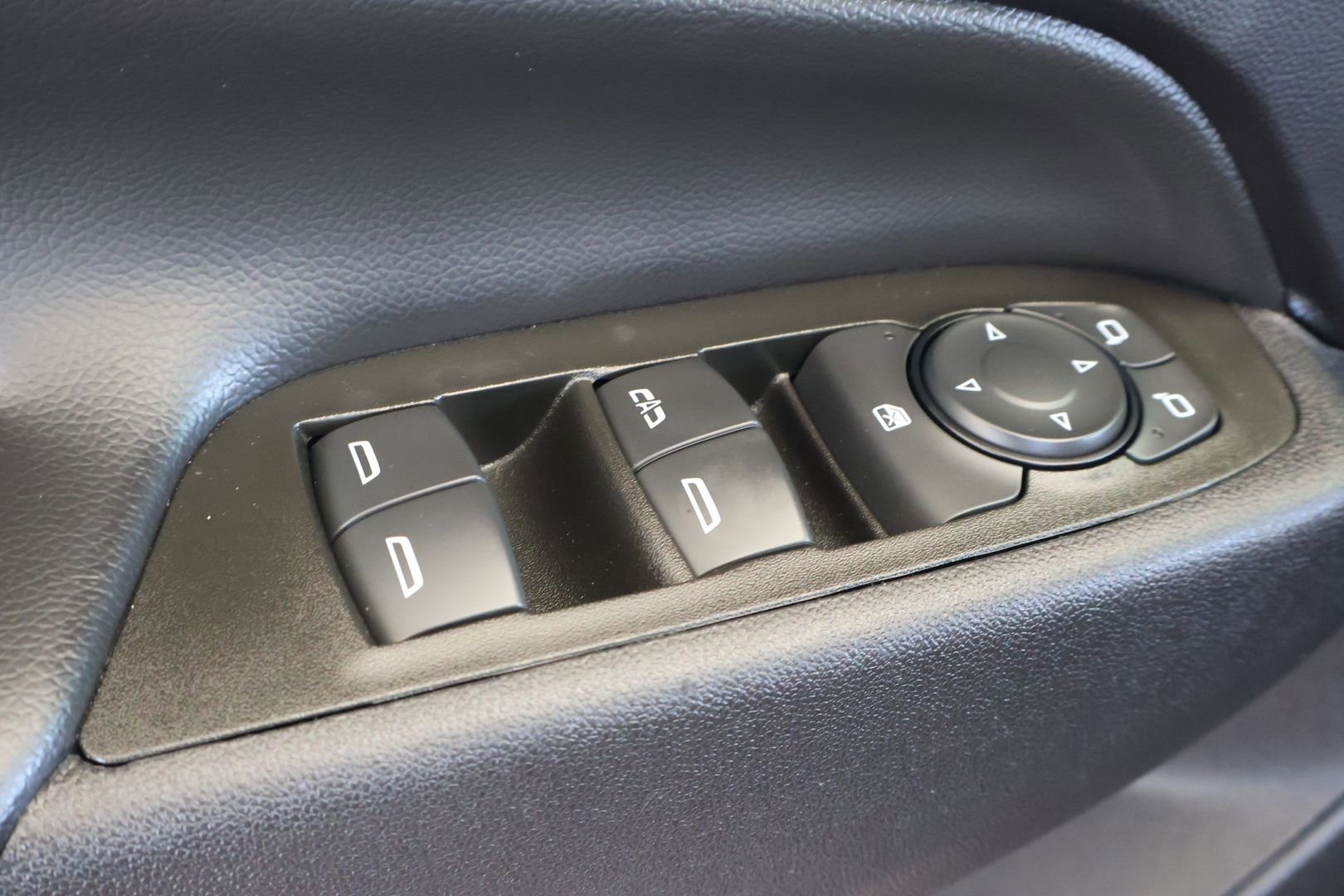 Used 2024 Chevrolet Equinox LT image 11