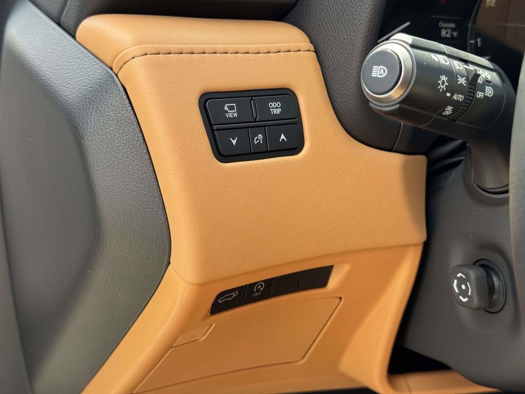 Used 2024 Lexus LX 600 4WD w/ Luxury Package image 25