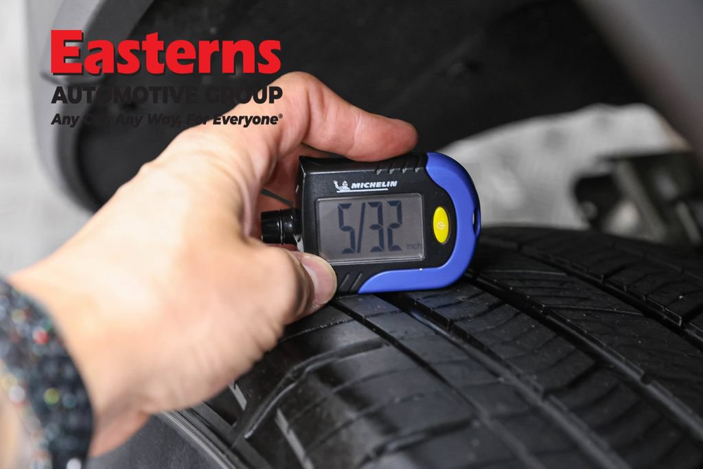 Used 2025 Jeep Grand Cherokee Altitude AWD/4WD image 30