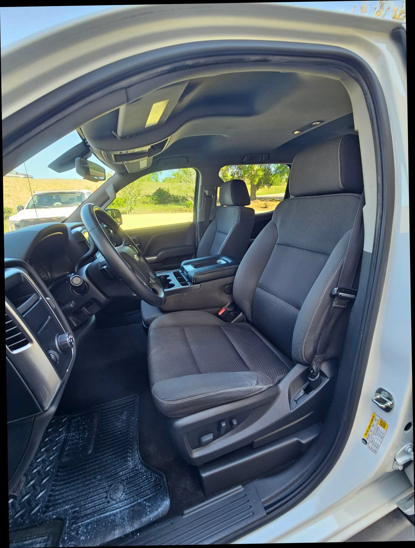 Used 2018 Chevrolet Silverado 1500 LT w/ LT Eassist Package RWD image 32