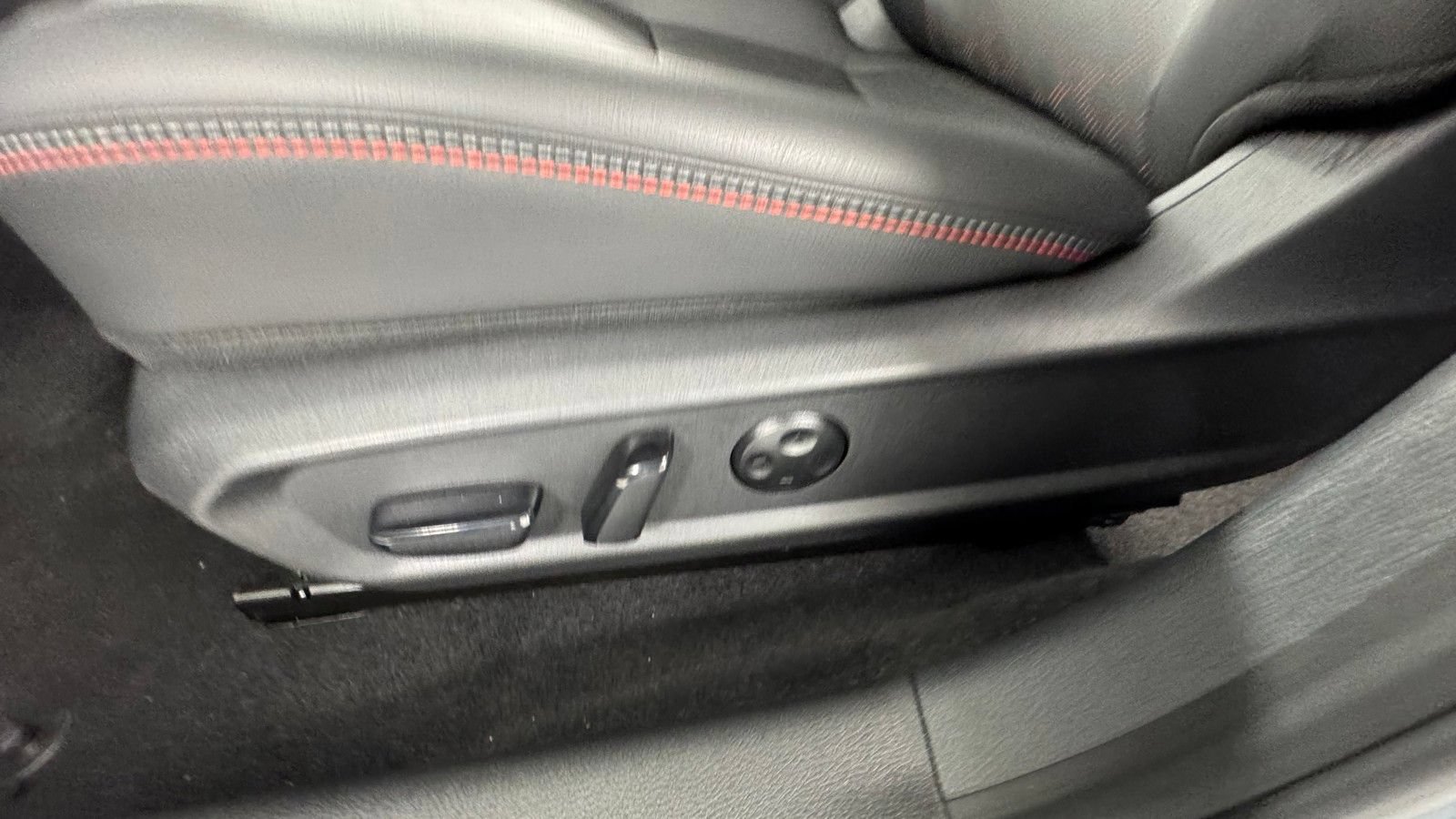 New 2026 Nissan Sentra SR w/ SR Premium Package FWD image 11