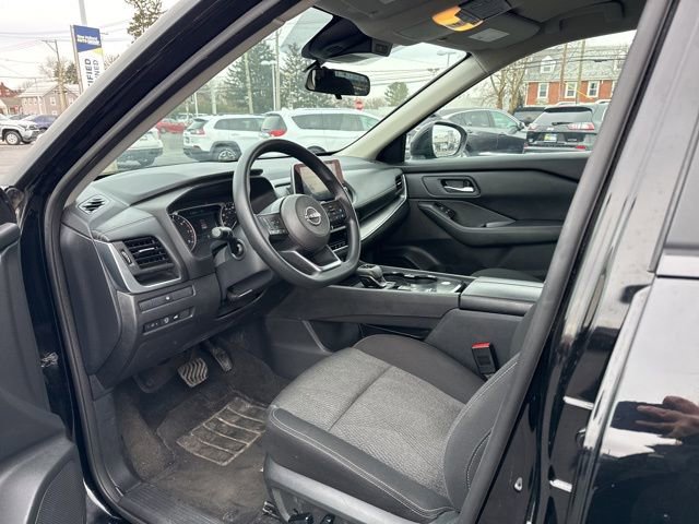 Used 2024 Nissan Rogue SV image 9