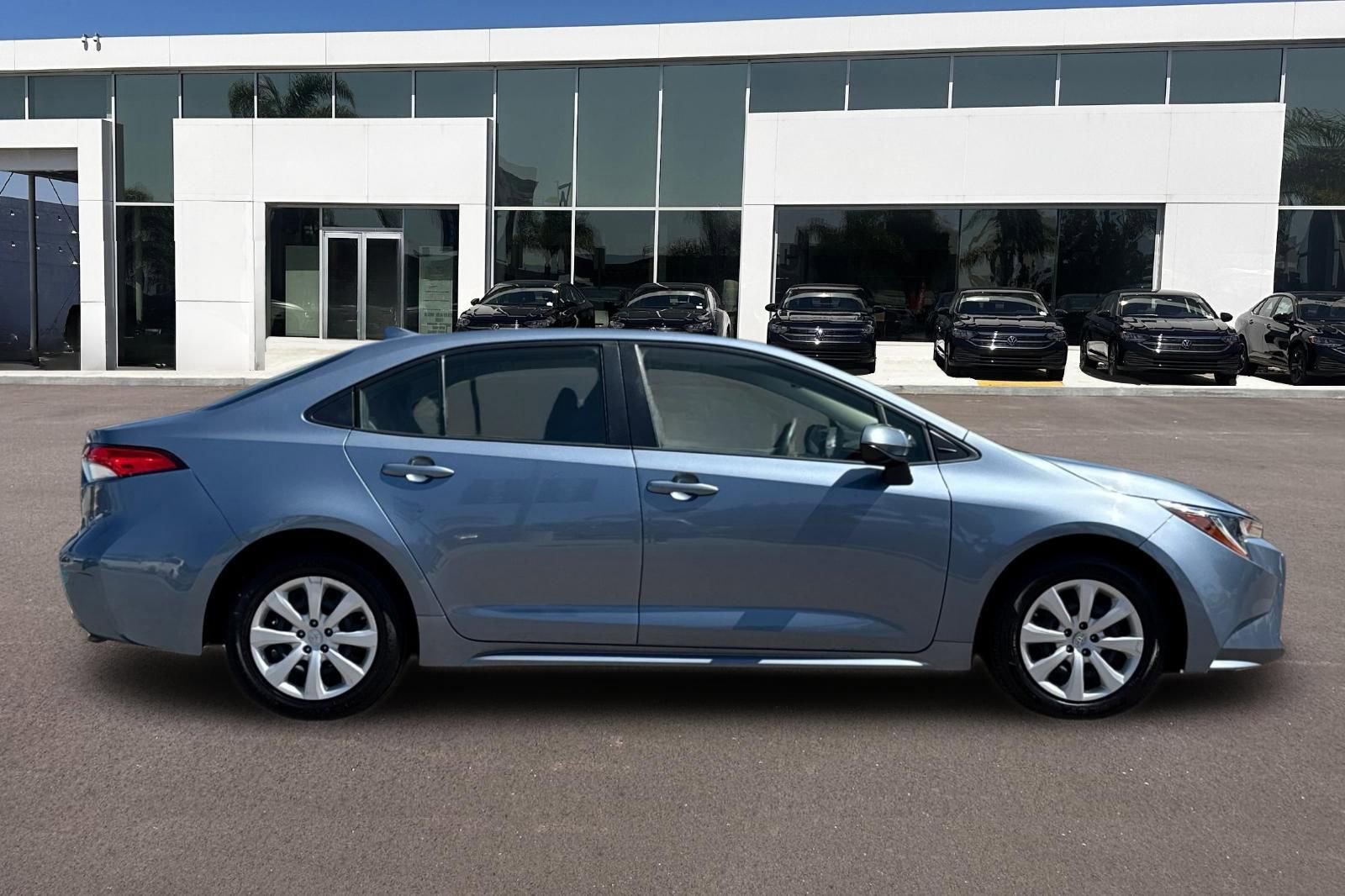 Used 2022 Toyota Corolla LE image 2