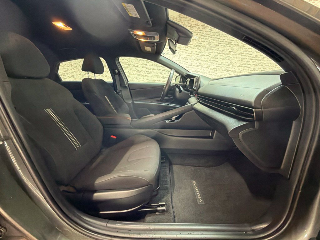 Certified 2025 Hyundai Elantra Sport FWD image 11