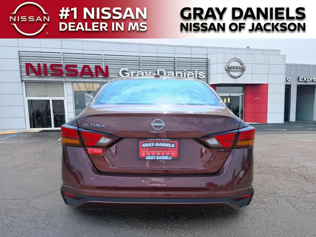 Used 2025 Nissan Altima 2.5 SV FWD image 6