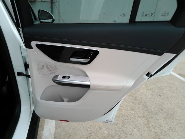 Used 2024 Mercedes-Benz GLC 300 image 25