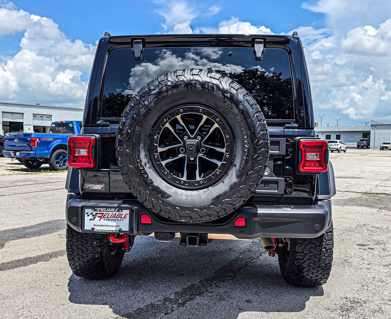 Used 2024 Jeep Wrangler Unlimited Rubicon AWD/4WD image 5