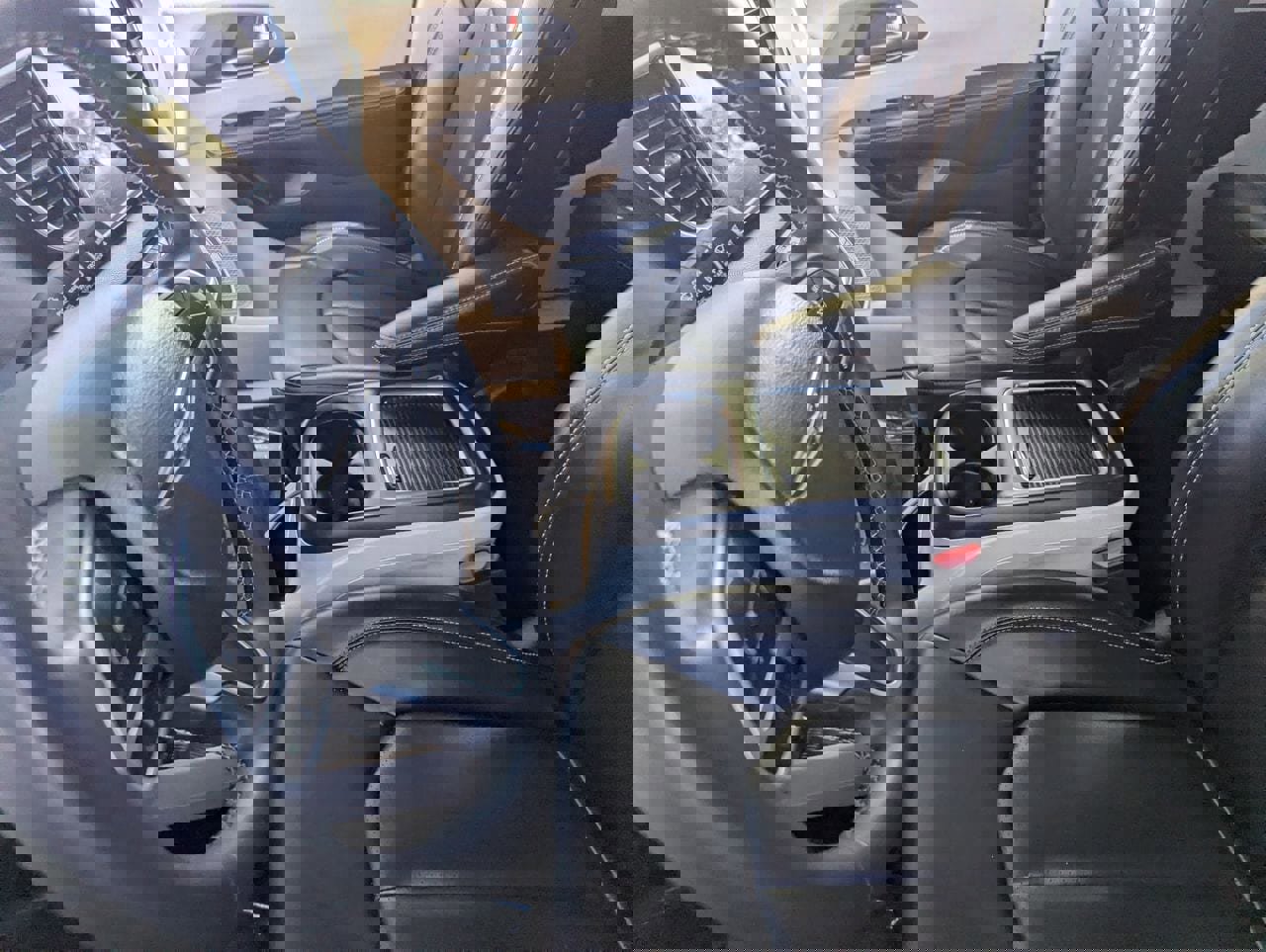 Used 2023 Chrysler Pacifica Touring-L FWD image 14