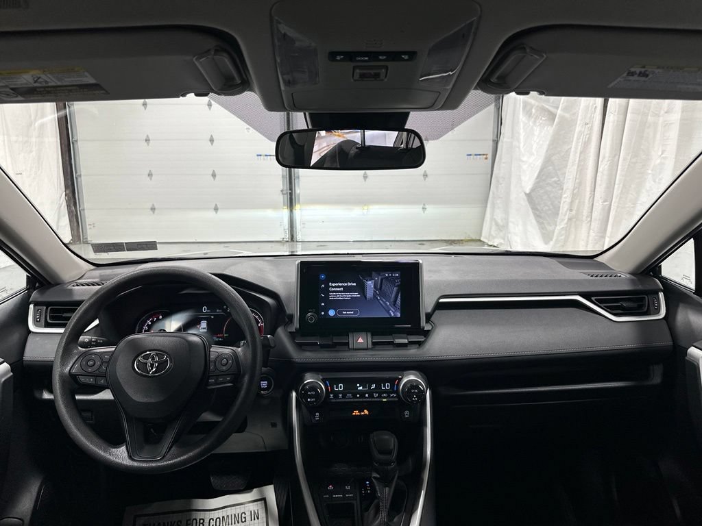 Used 2025 Toyota RAV4 XLE FWD image 40