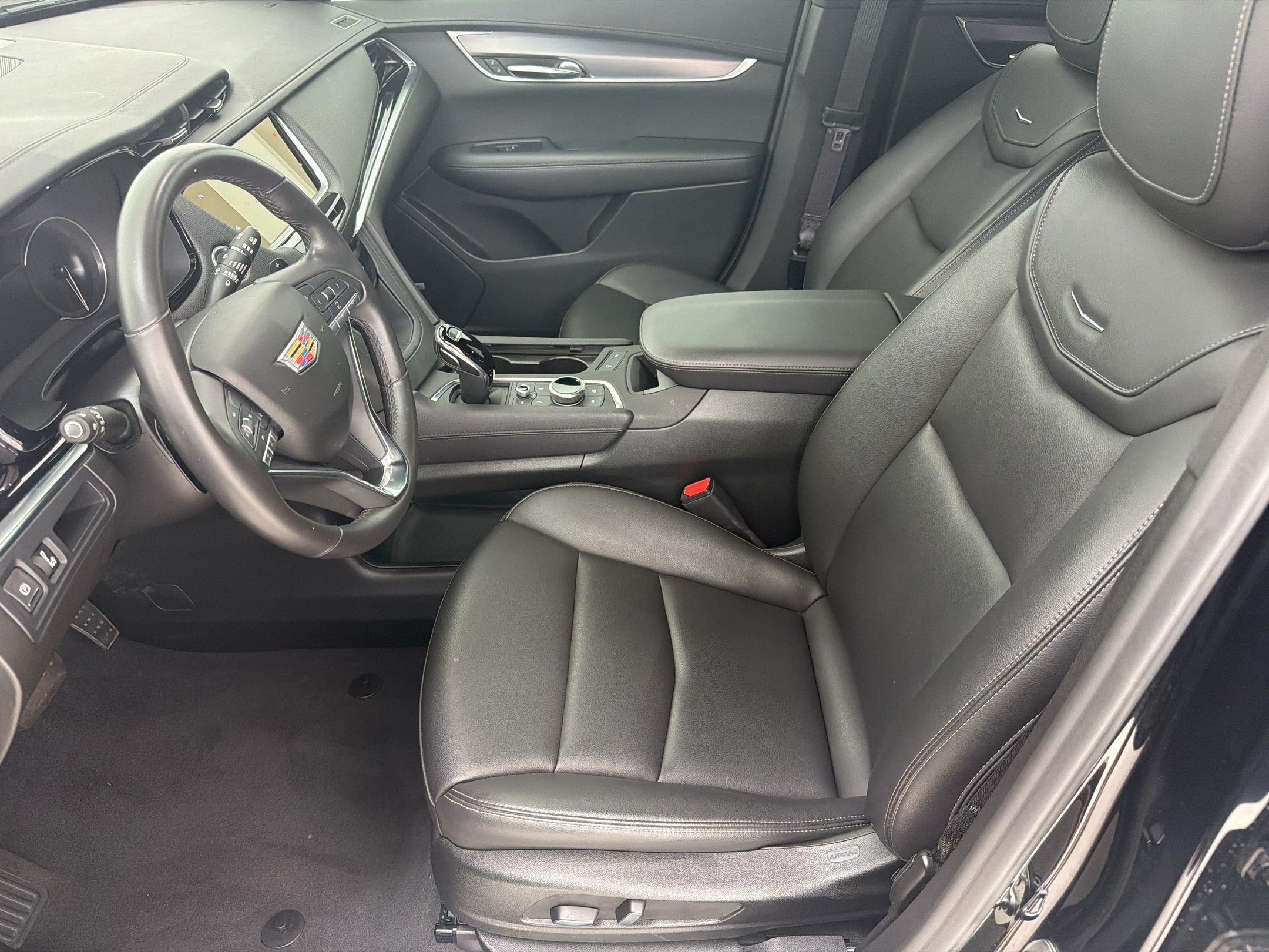Used 2025 Cadillac XT6 Luxury FWD image 5