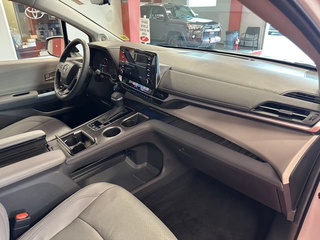 Certified 2024 Toyota Sienna Limited AWD/4WD image 16