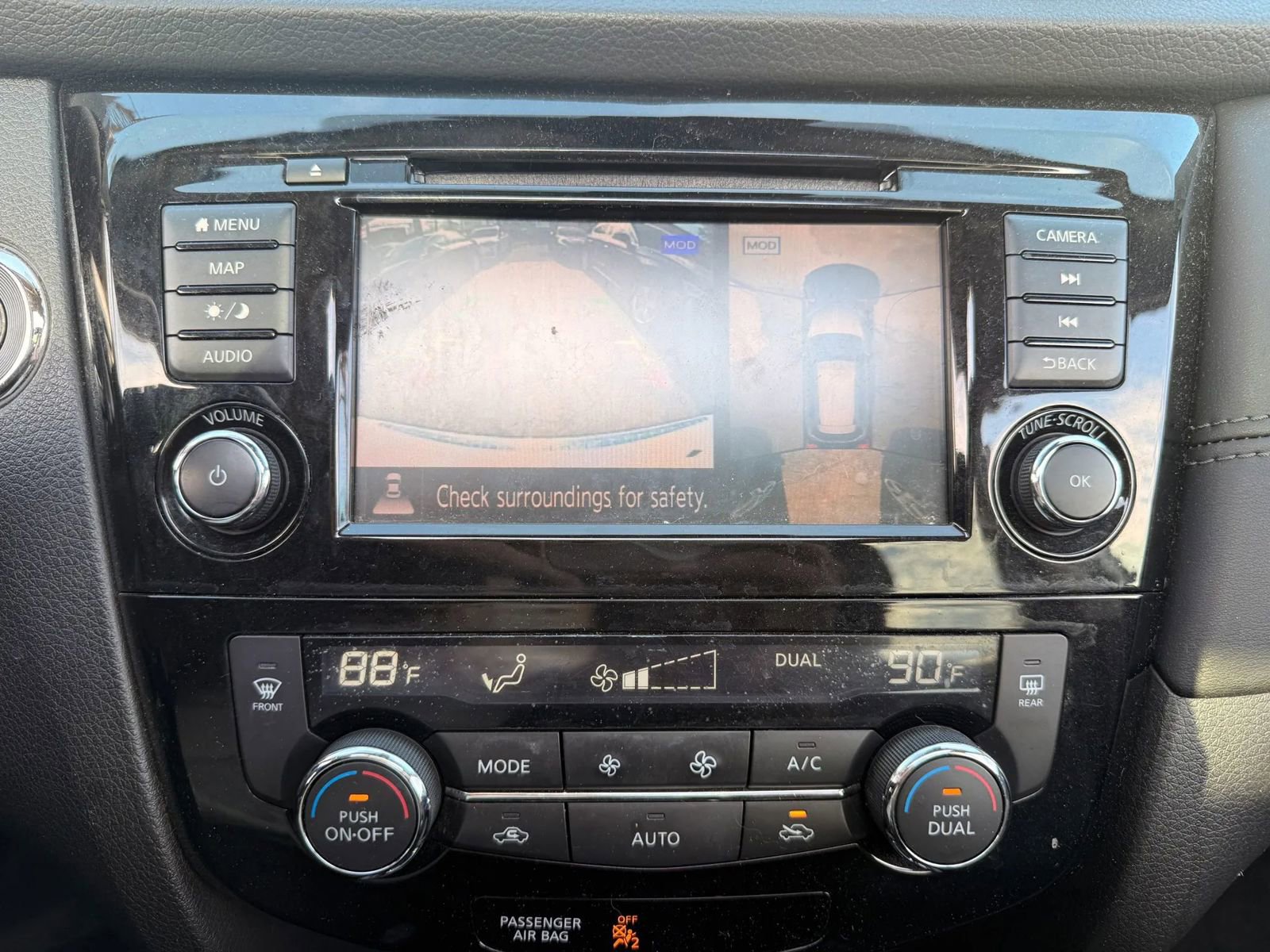 Used 2018 Nissan Rogue SL w/ Premium Package image 22