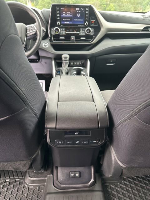 Used 2021 Toyota Highlander LE image 16