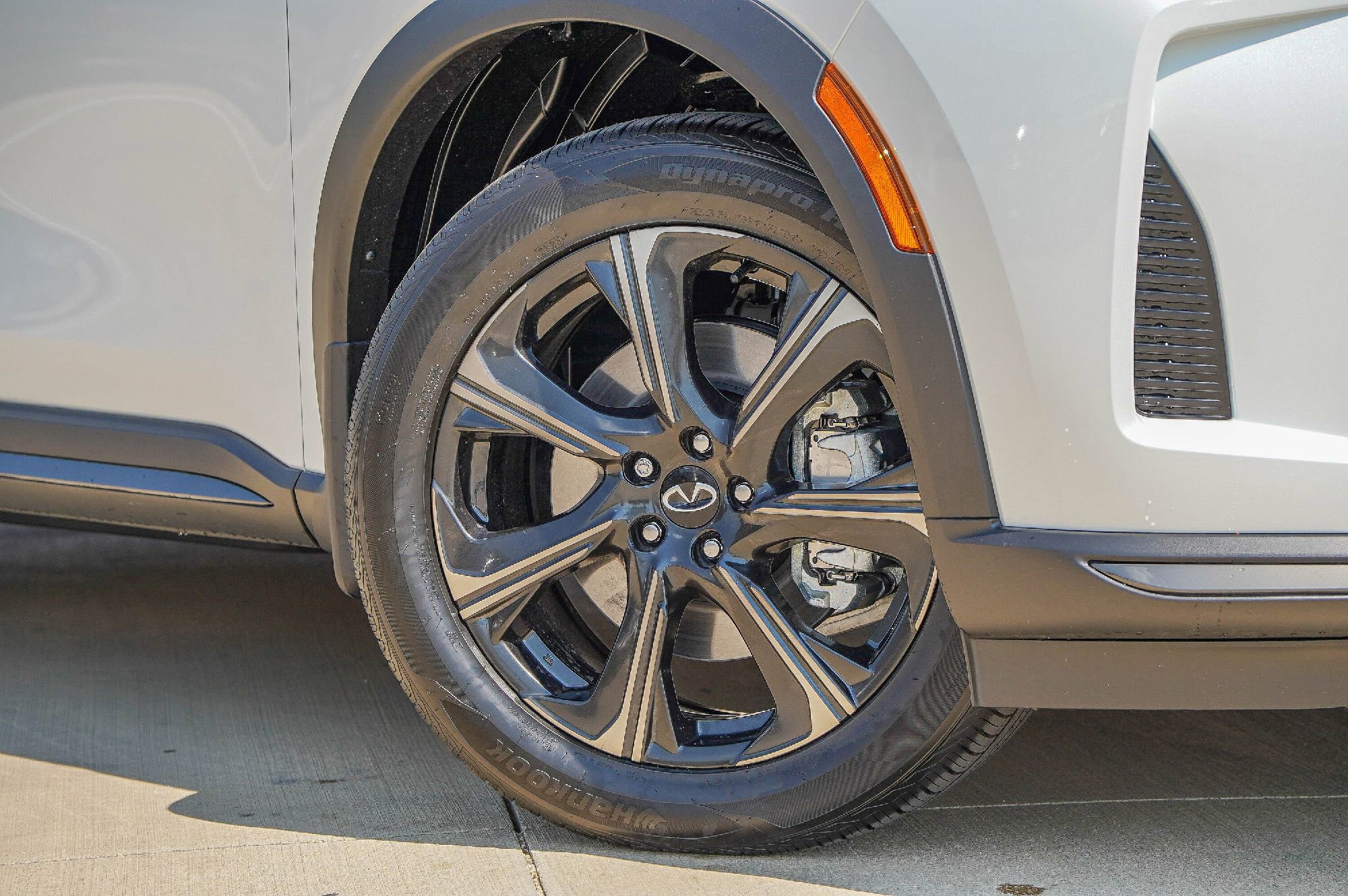 New 2026 INFINITI QX60 Autograph w/ Dark Cargo Package image 2