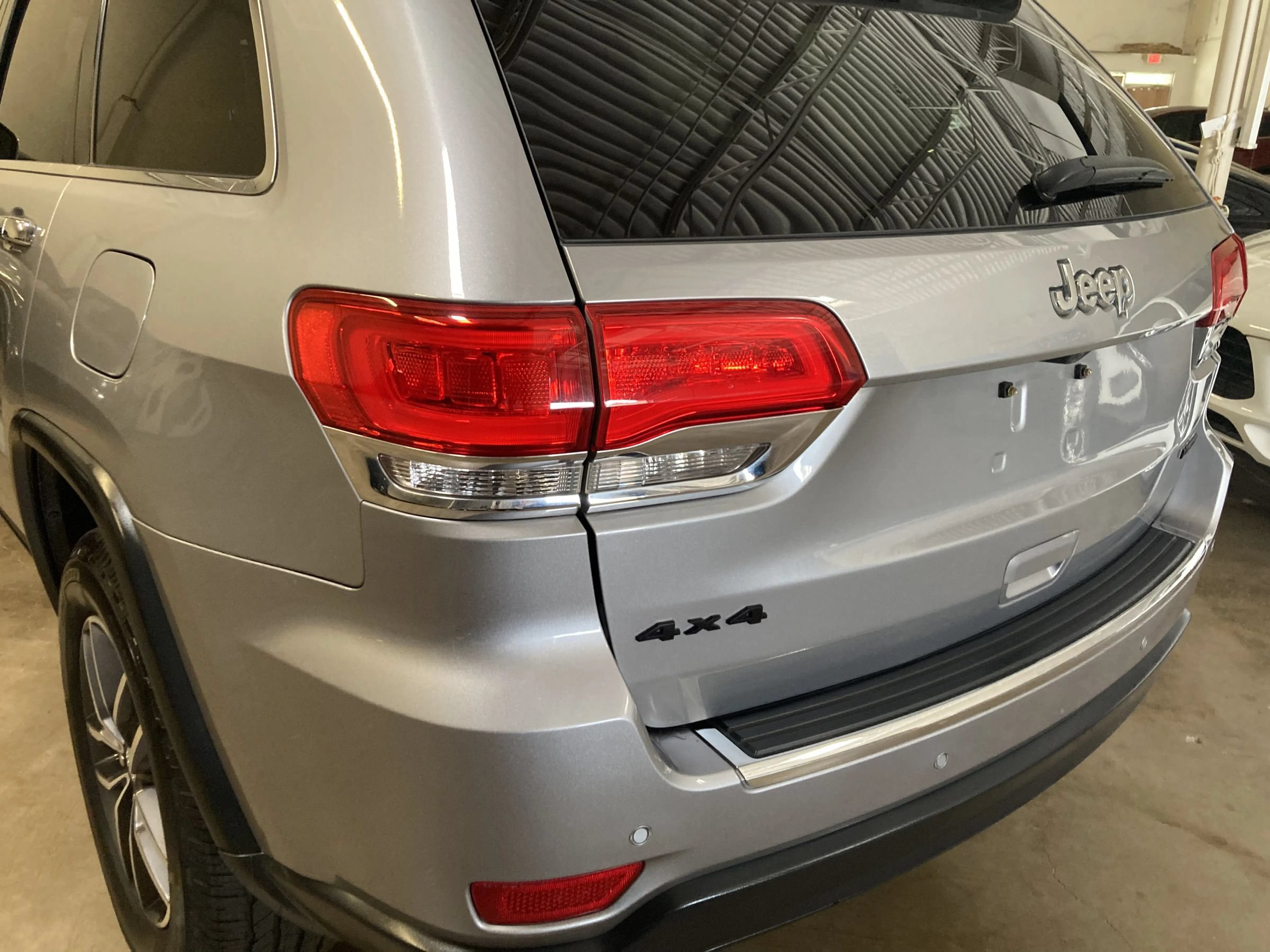 Used 2018 Jeep Grand Cherokee Limited AWD/4WD image 21