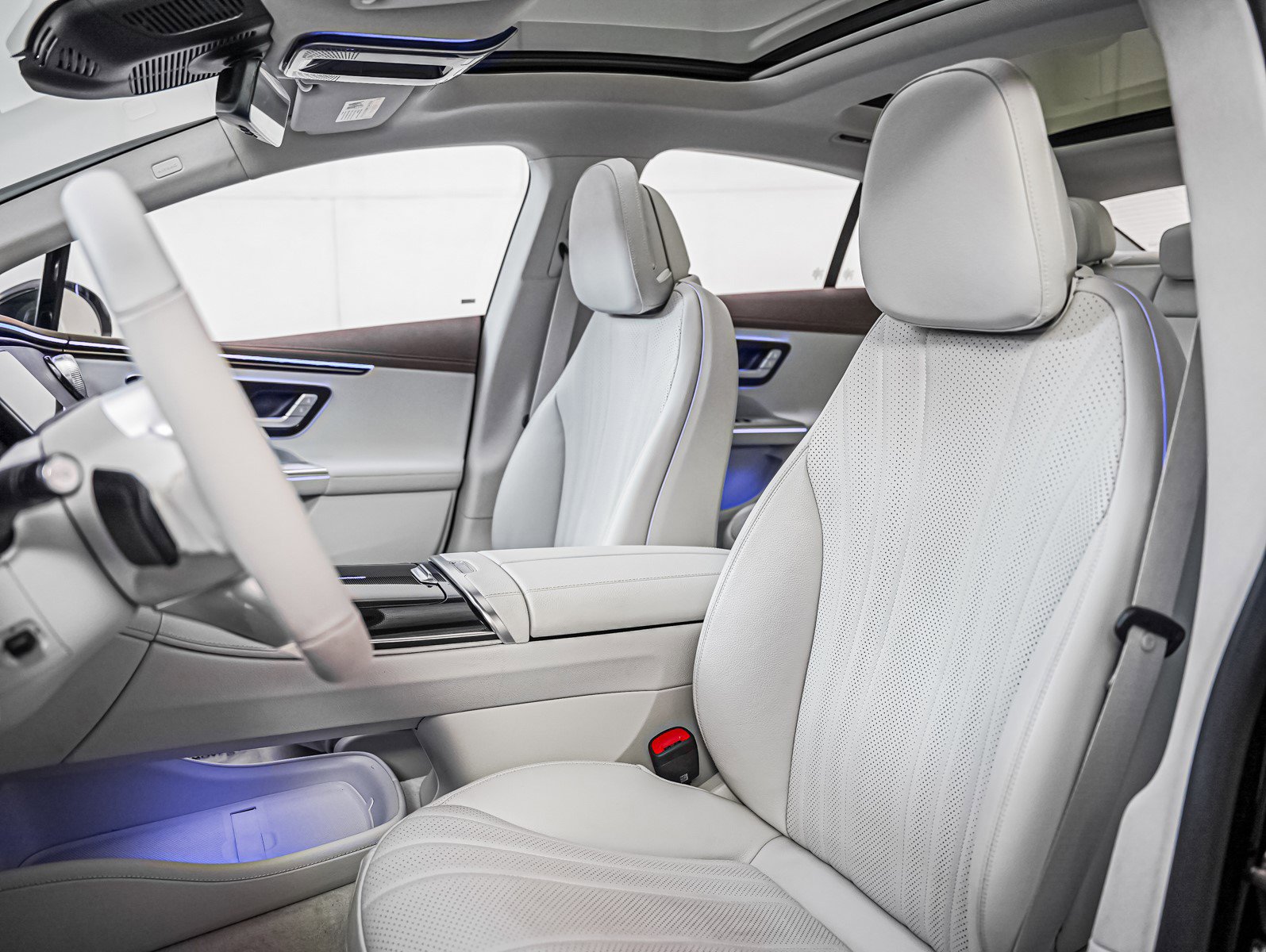 Certified 2023 Mercedes-Benz EQE 500 4MATIC Sedan w/ Exclusive Trim Package image 11