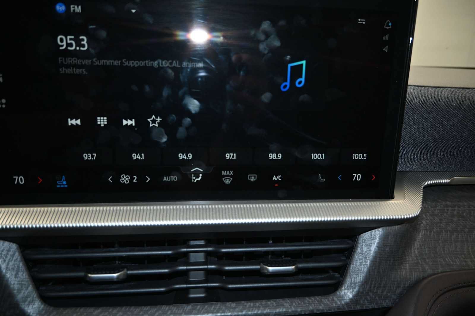 Certified 2025 Ford Explorer Platinum RWD image 16