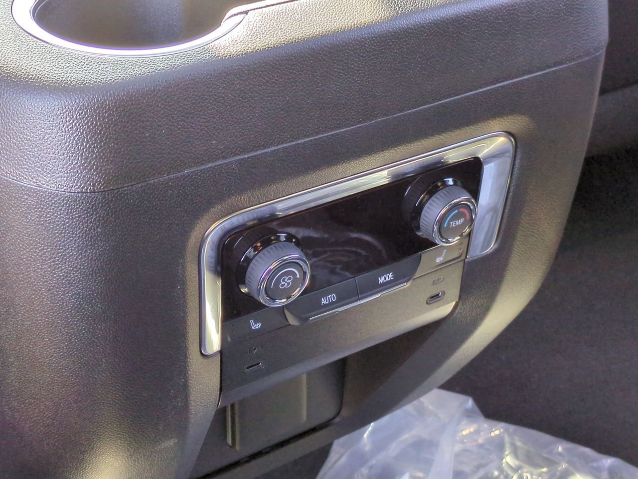 New 2026 Chevrolet Suburban RST image 22