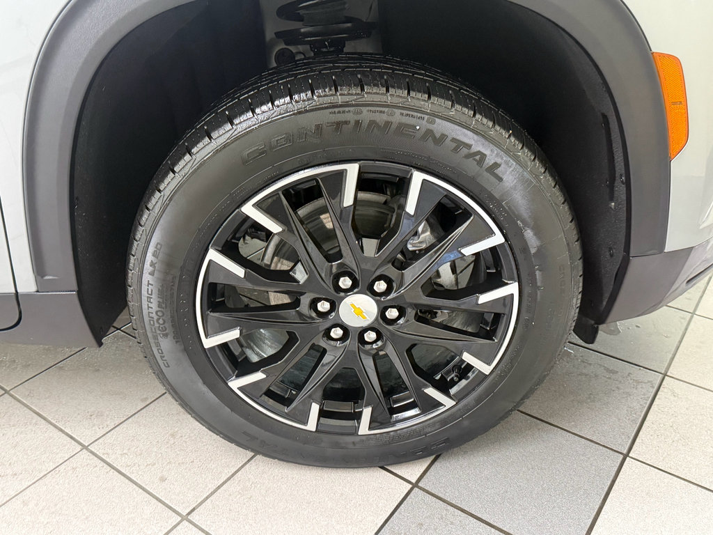 Certified 2025 Chevrolet Traverse LT w/ Sun and Wheel Package image 15