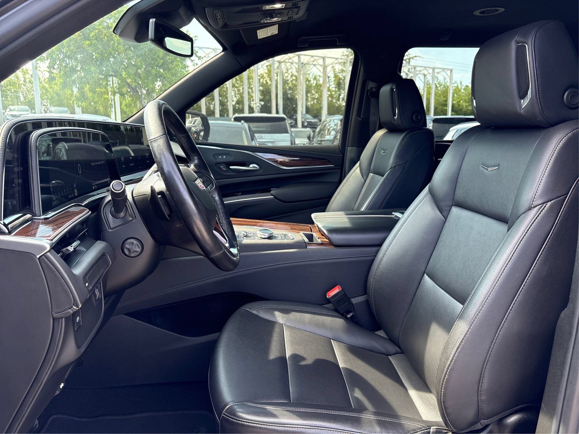 Used 2023 Cadillac Escalade ESV Luxury RWD image 9