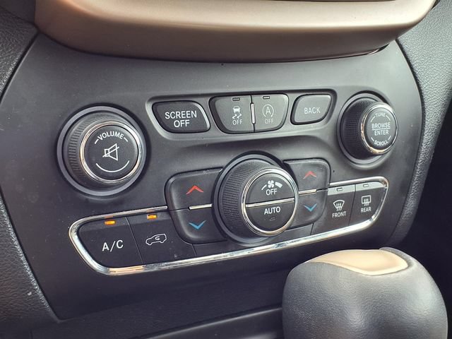 Used 2016 Jeep Cherokee Limited AWD/4WD image 14