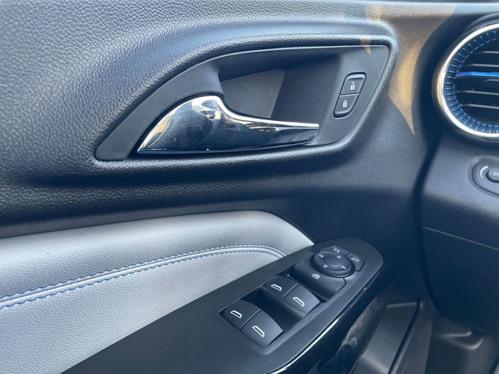 Used 2025 Chevrolet Trax LT image 20