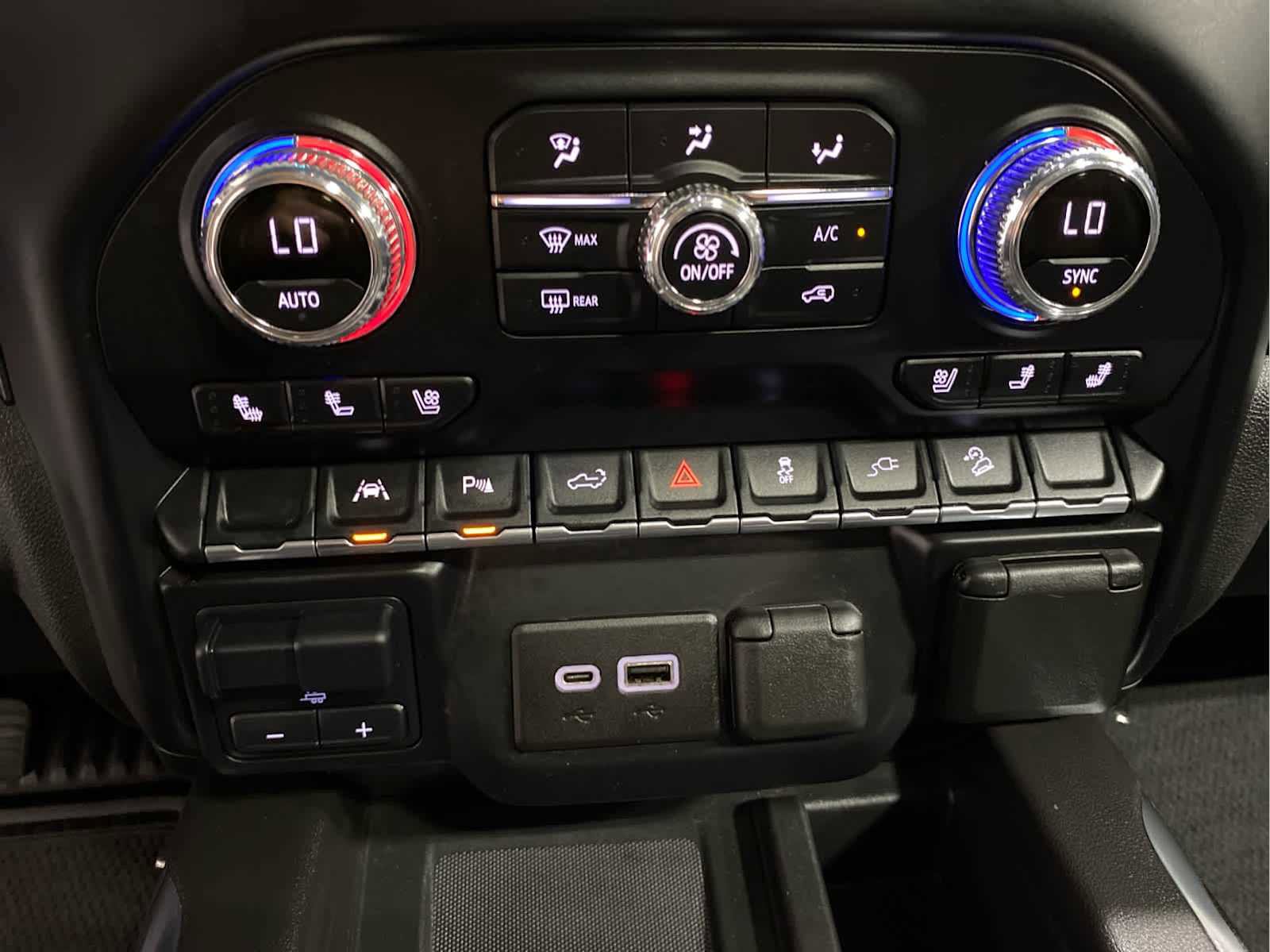 Used 2022 GMC Sierra 1500 AT4 w/ AT4 Preferred Package image 18