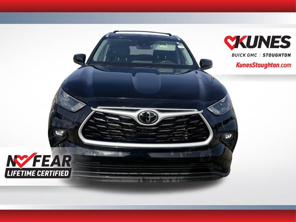 Used 2023 Toyota Highlander XLE image 4