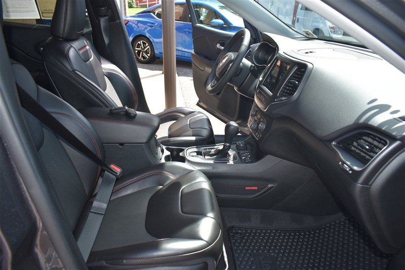 Used 2022 Jeep Cherokee Trailhawk AWD/4WD image 30