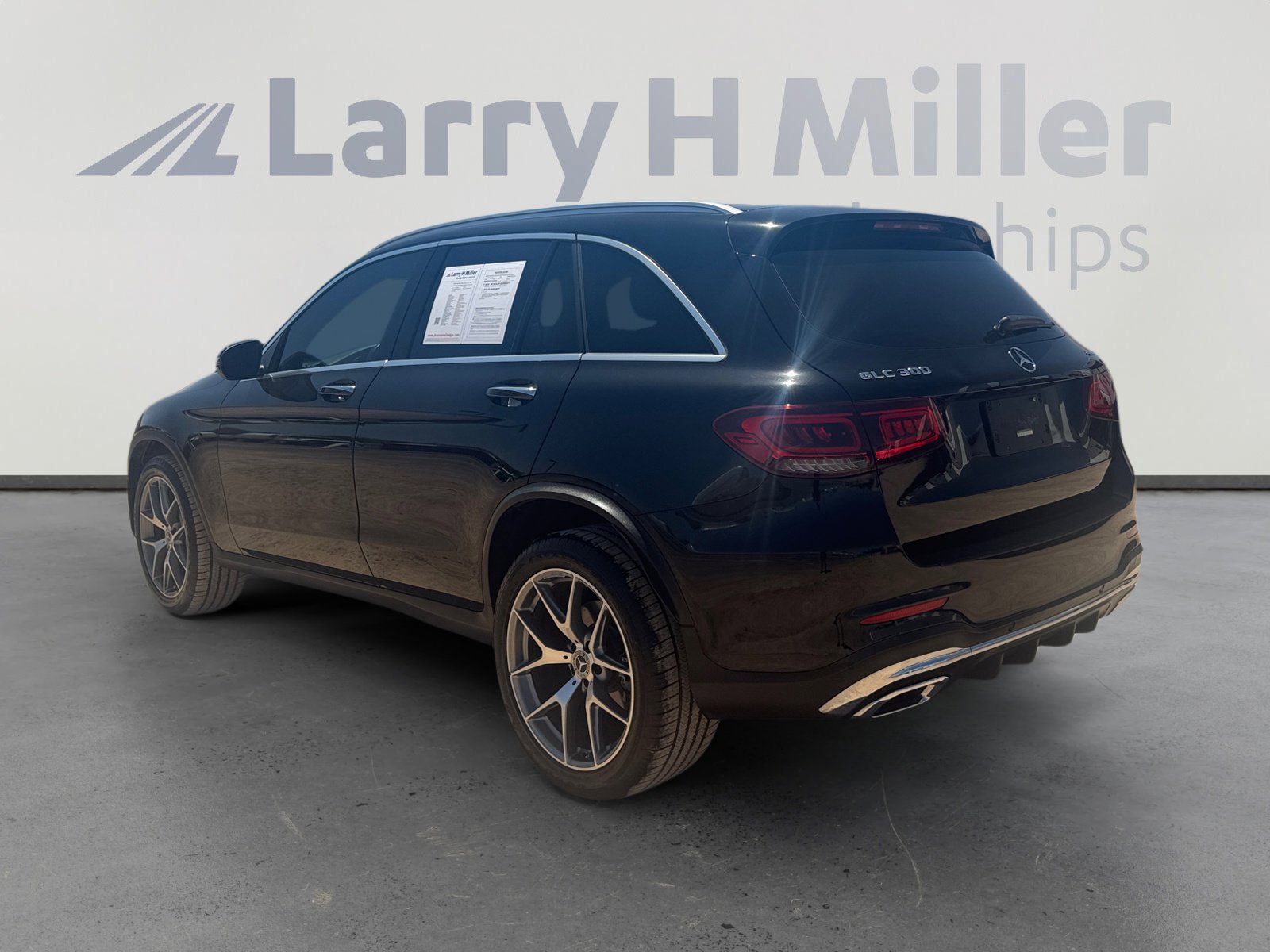 Used 2020 Mercedes-Benz GLC 300 4MATIC image 2