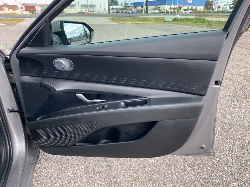 Used 2023 Hyundai Elantra SEL w/ Preferred Accessory Package image 16