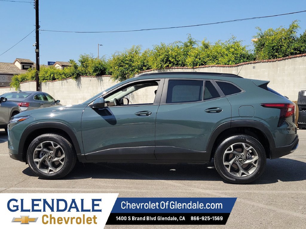 Used 2025 Chevrolet Trax LT FWD image 6