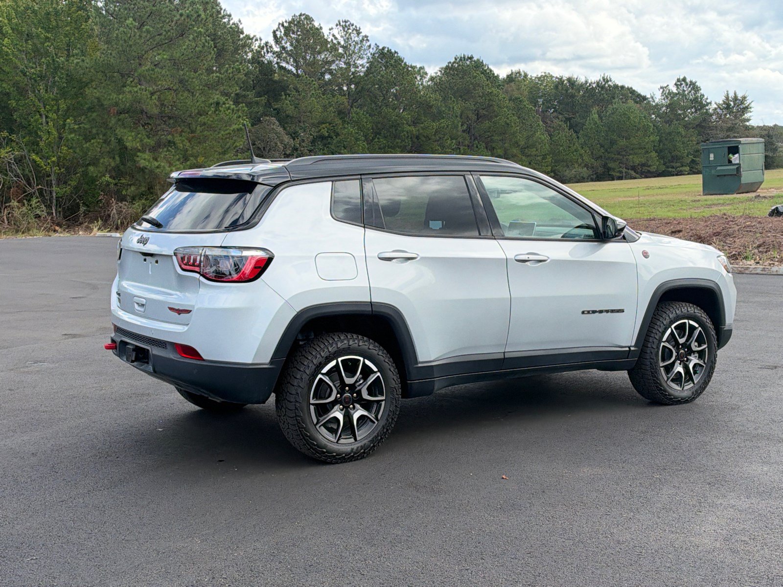 Used 2025 Jeep Compass Trailhawk w/ Trailhawk Convenience Group AWD/4WD image 5