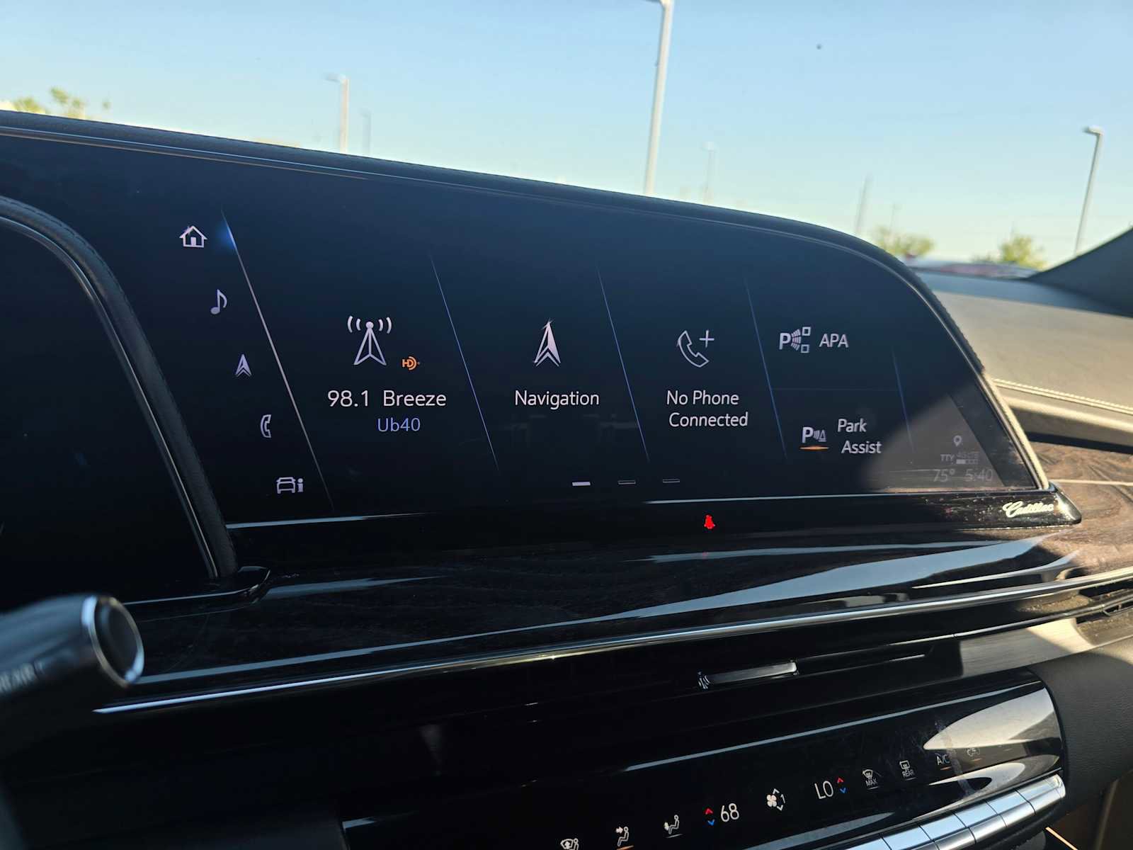 Used 2022 Cadillac Escalade Premium Luxury AWD/4WD image 34