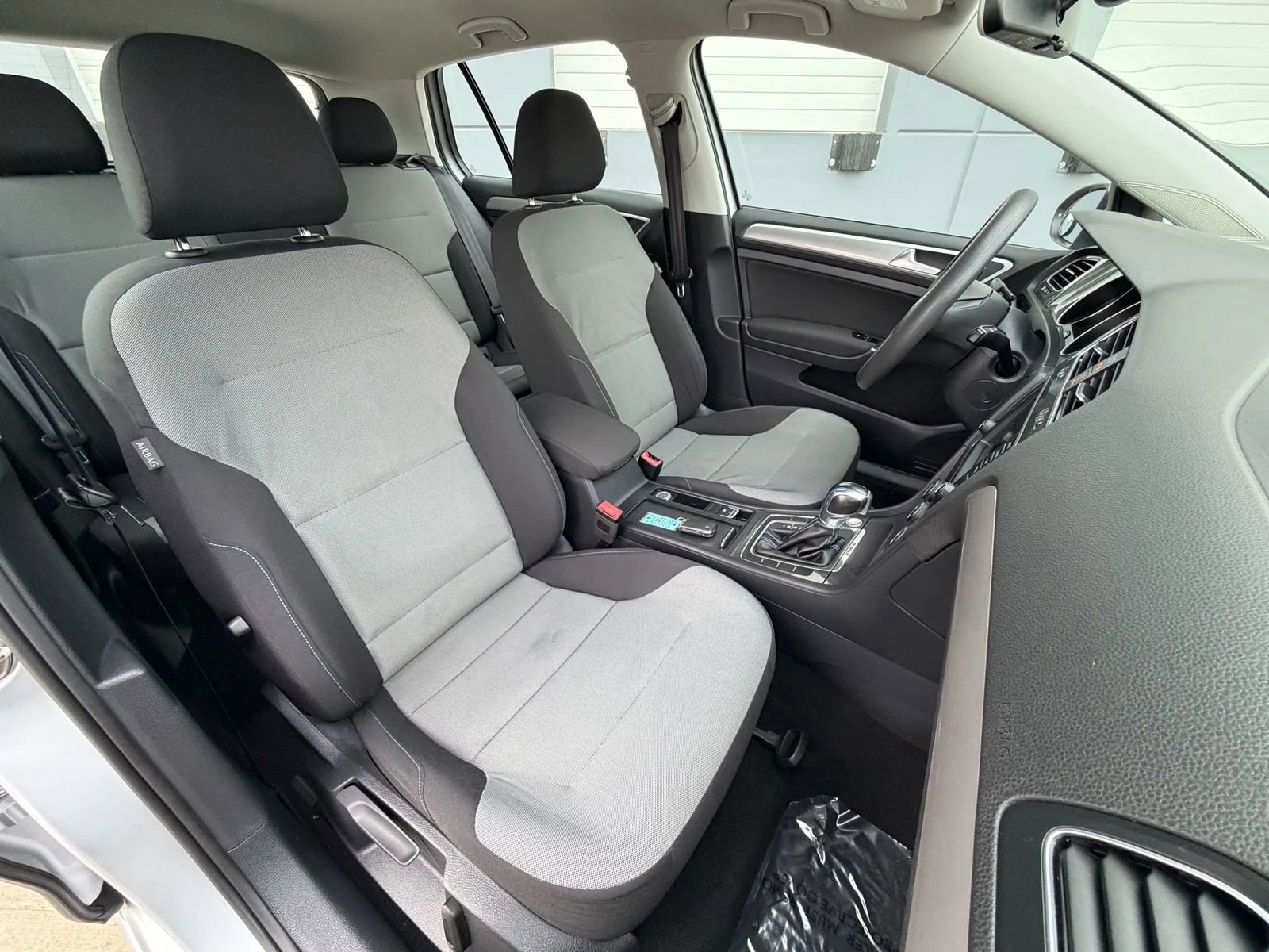 Used 2016 Volkswagen e-Golf SE image 20