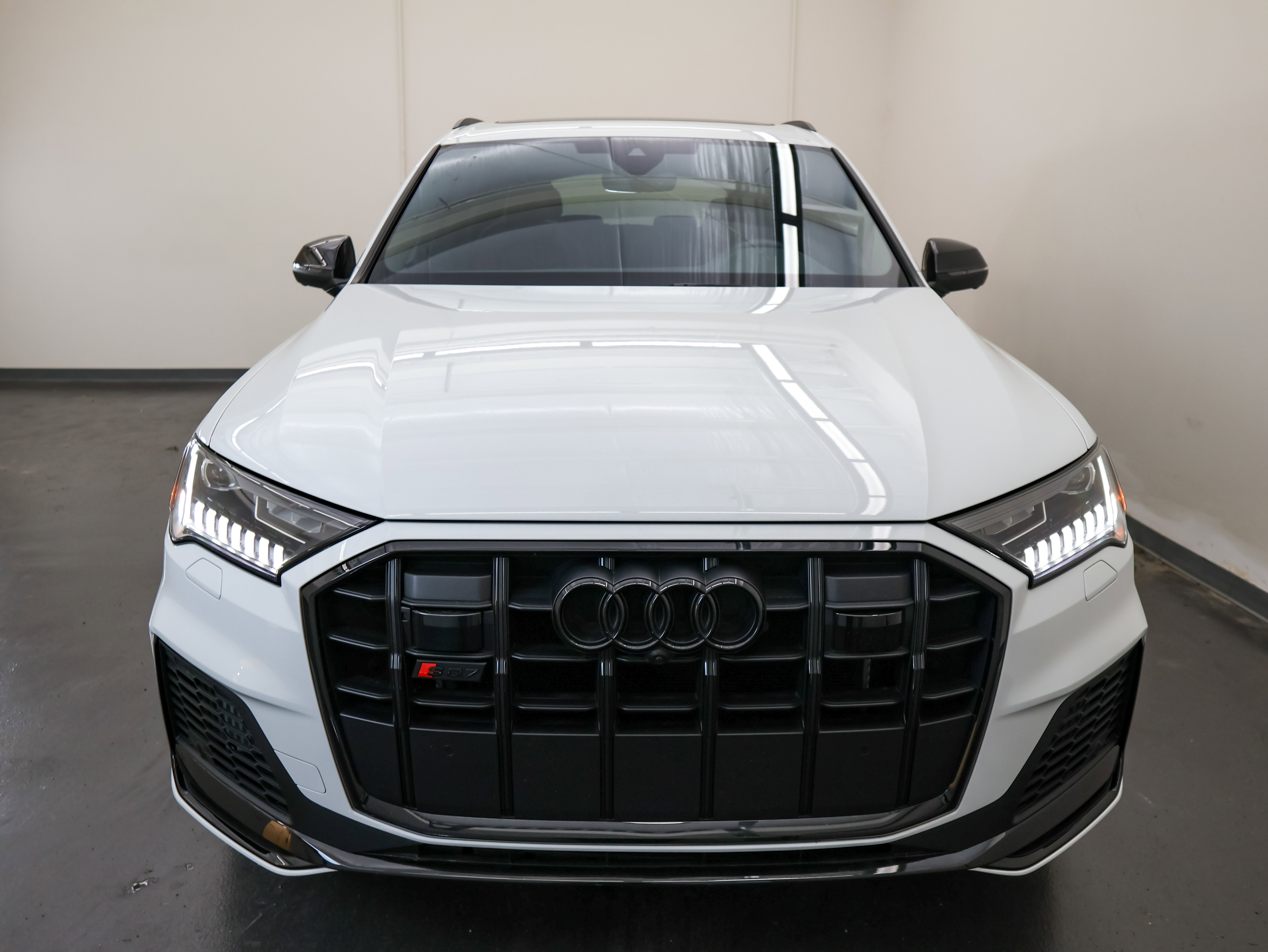 Used 2024 Audi SQ7 Premium Plus w/ Executive Package image 8