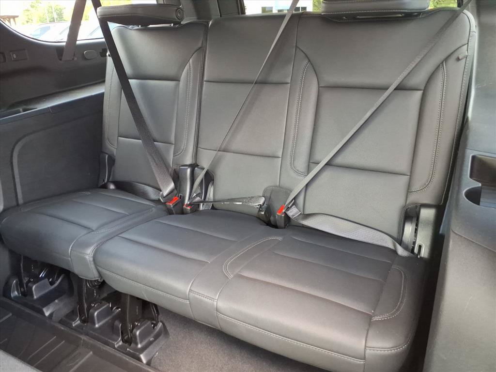 Used 2025 Chevrolet Suburban LT AWD/4WD image 14
