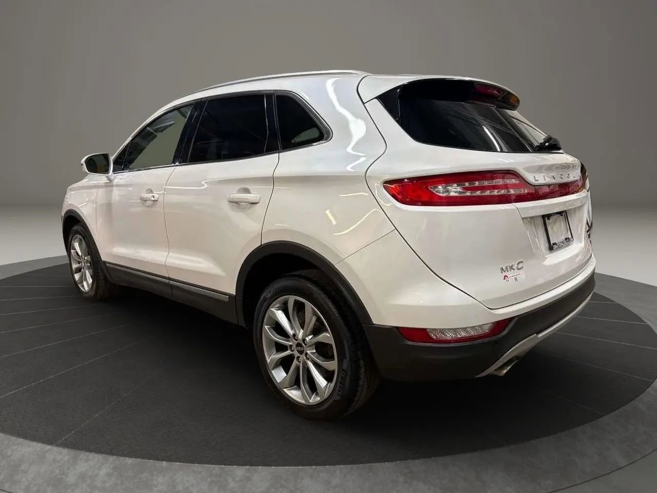 Used 2017 Lincoln MKC Select w/ Select Plus Package AWD/4WD image 7