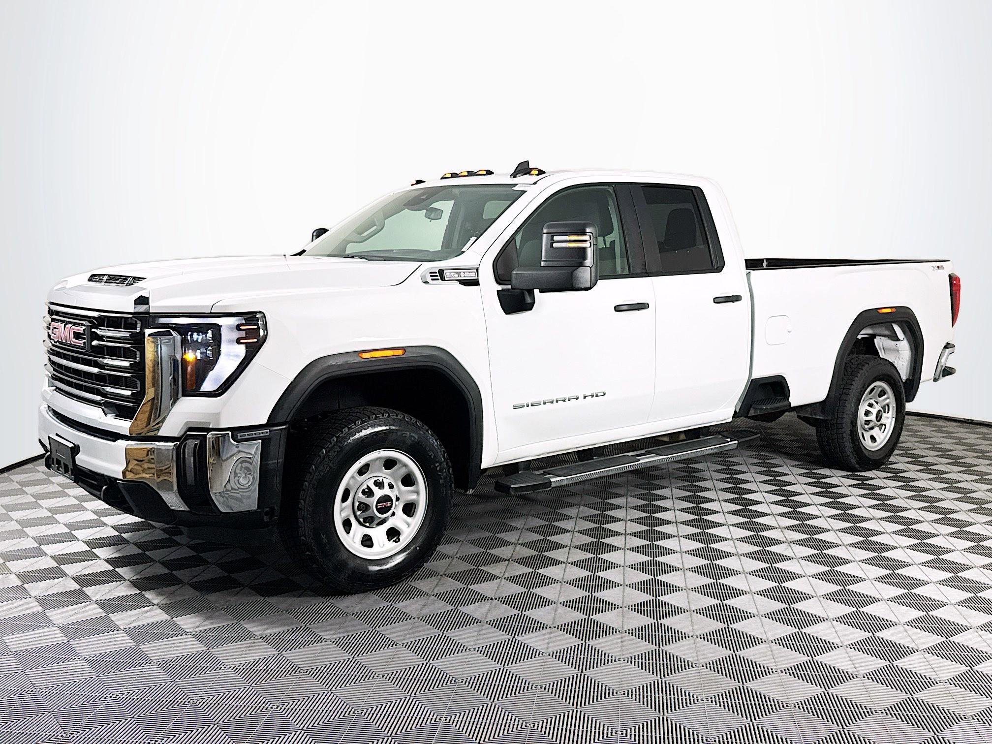 Used 2024 GMC Sierra 2500 Pro w/ Convenience Package image 4