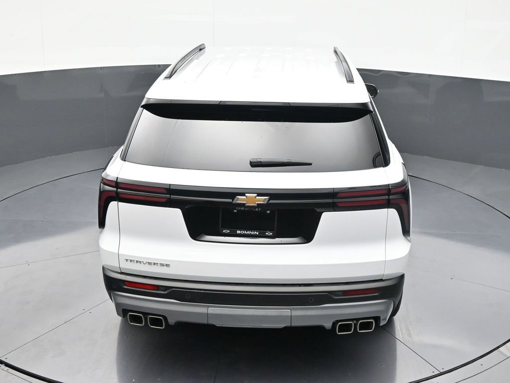 Used 2025 Chevrolet Traverse LT FWD image 15
