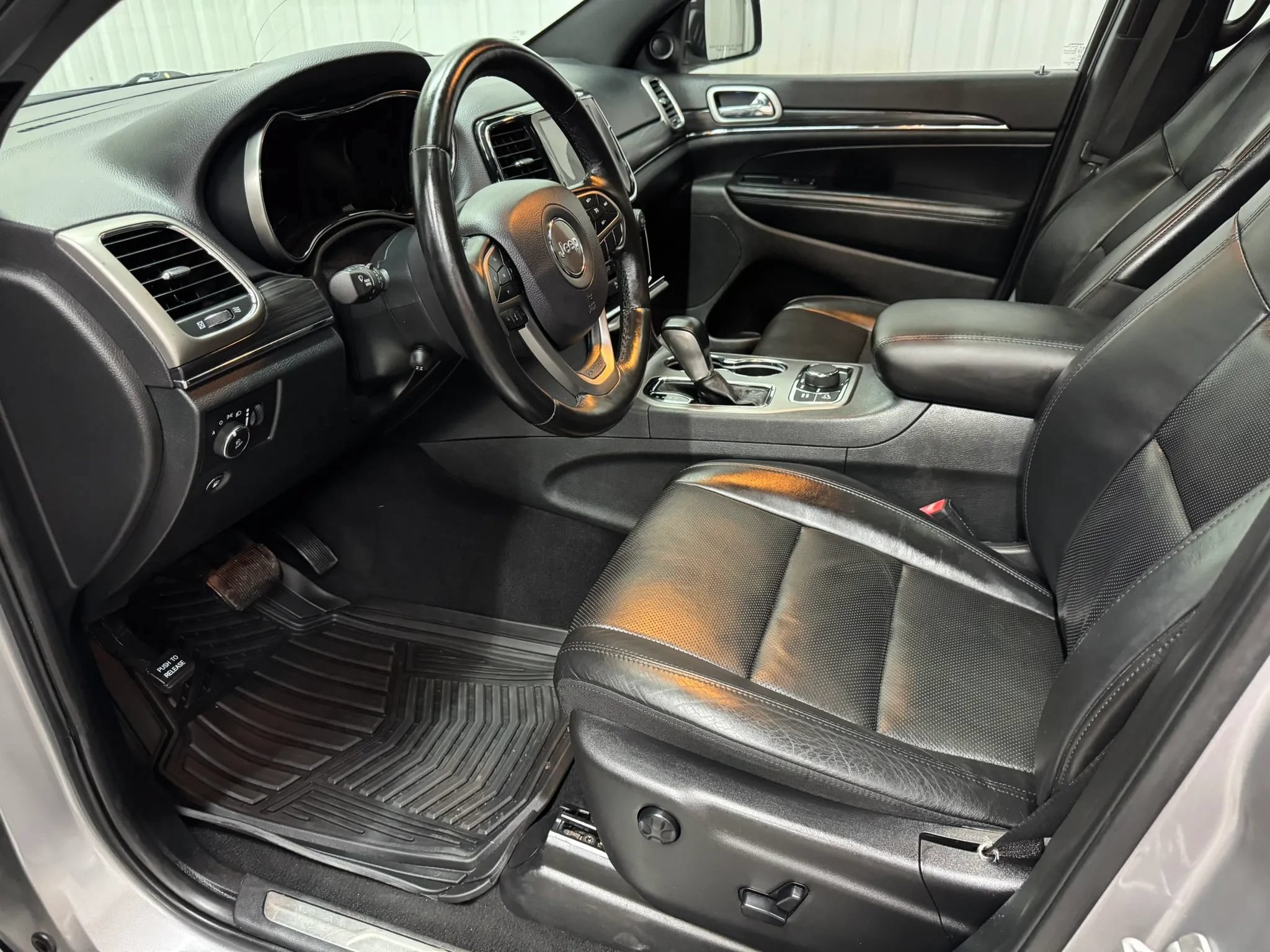 Used 2020 Jeep Grand Cherokee Limited w/ Luxury Group II AWD/4WD image 9