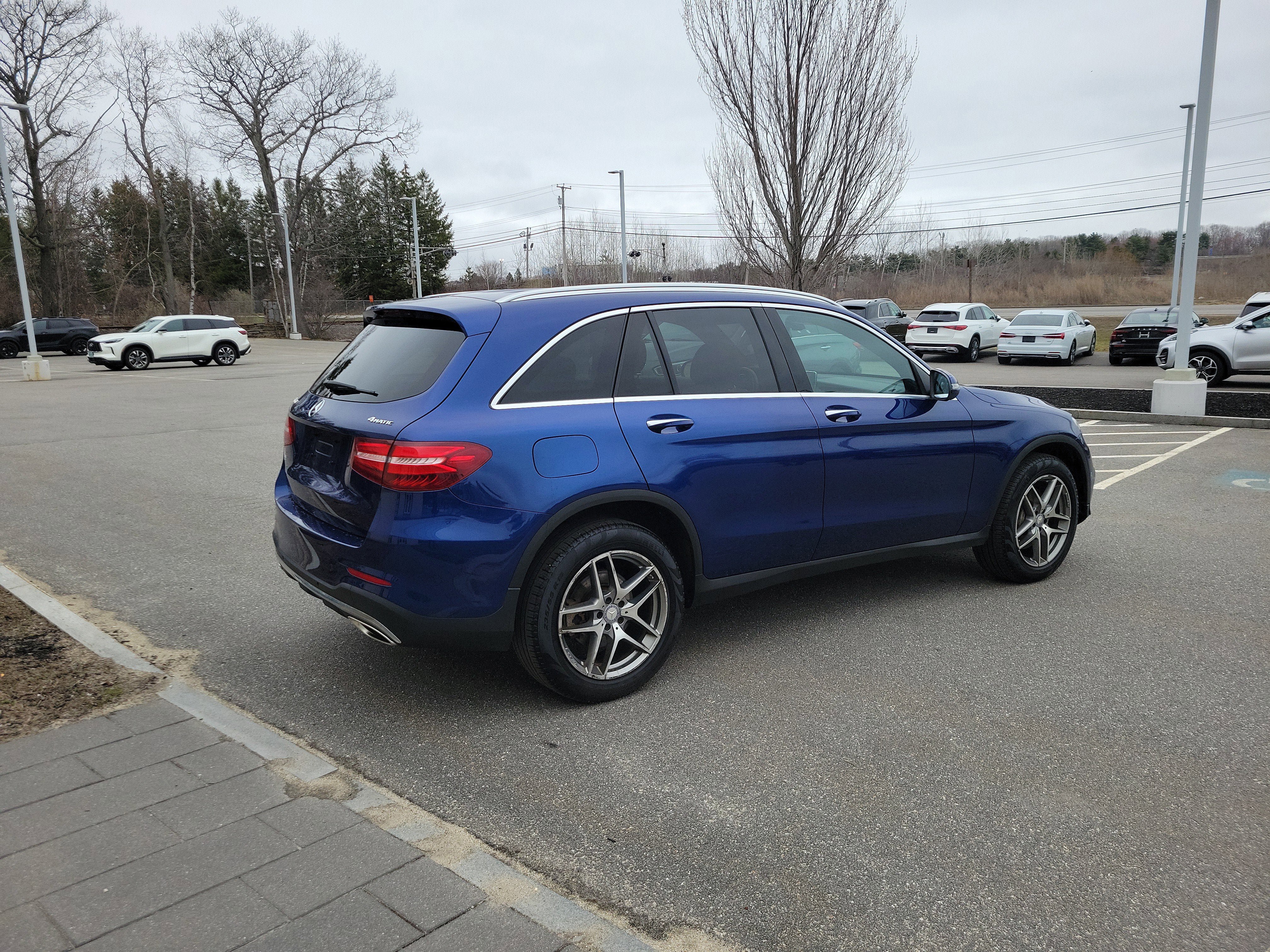 Used 2017 Mercedes-Benz GLC 300 4MATIC image 7