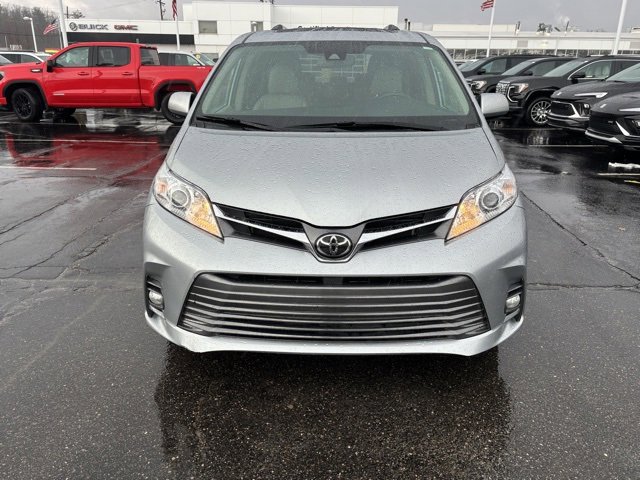 Used 2020 Toyota Sienna XLE w/ XLE Navigation Package image 2