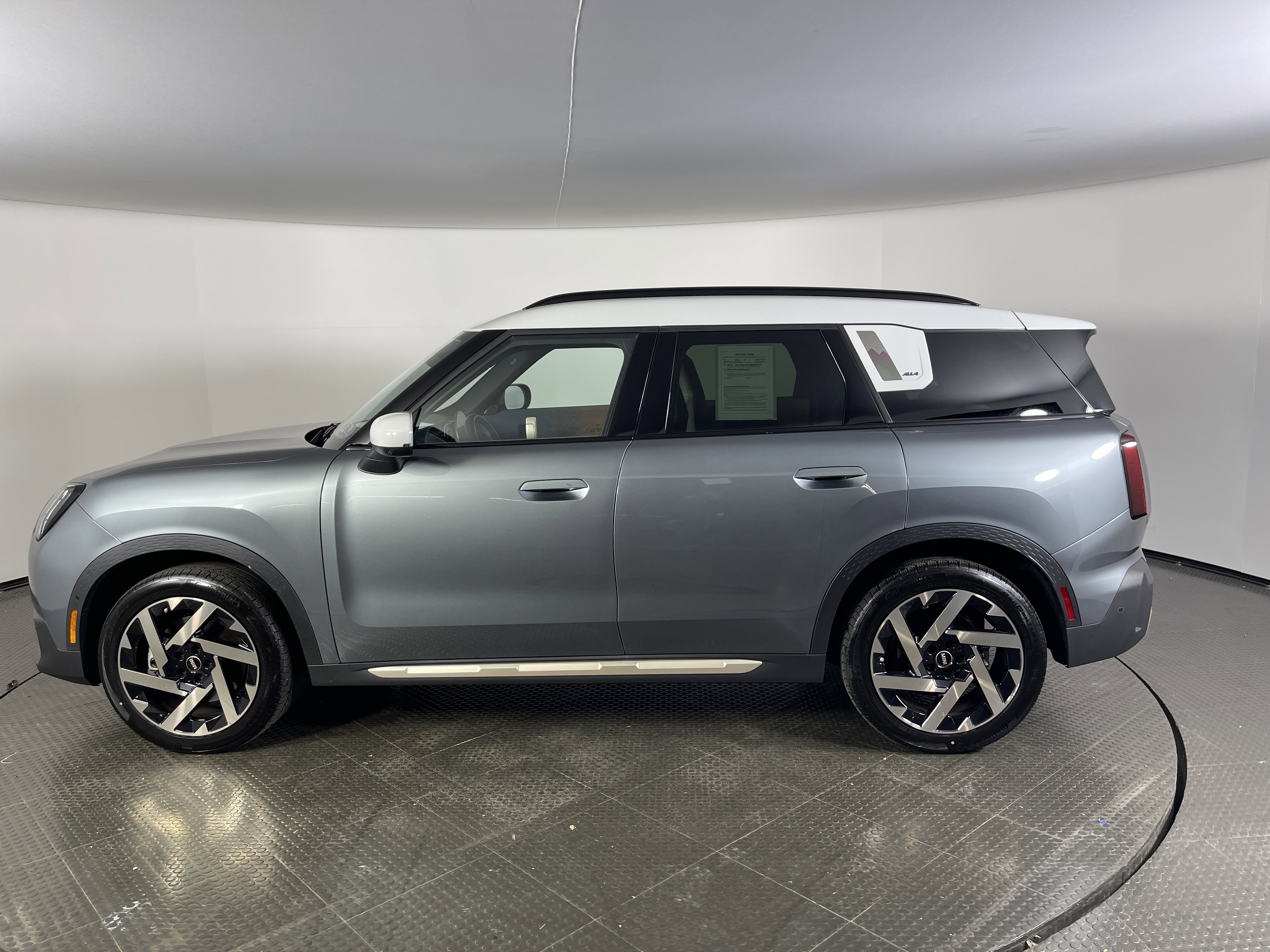 Used 2025 MINI Cooper Countryman S w/ Comfort Package Max image 8